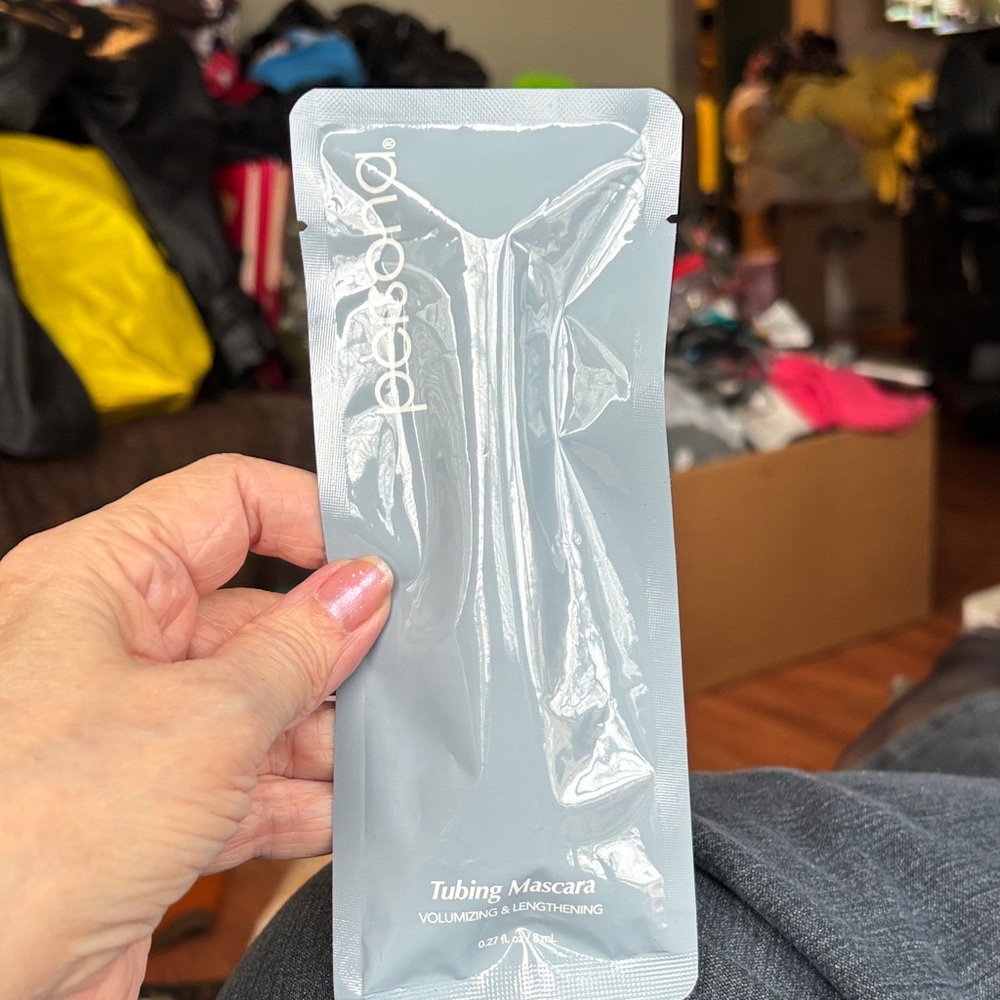 Persona Tubing Mascara Volumizing   and Lengthening 8ml.  Sealed!
